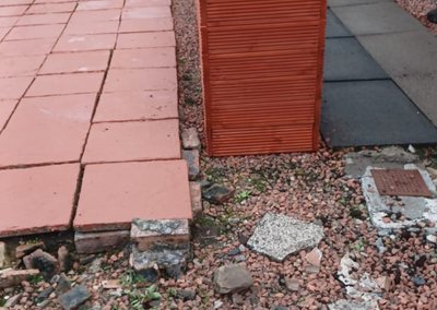 Timber planter and re-laid red patio slabs